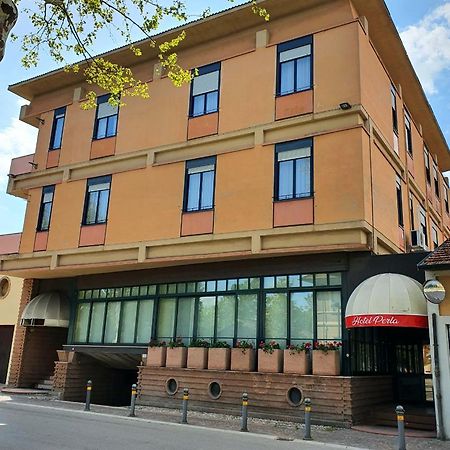 Hotel Perla Massa Lombarda エクステリア 写真