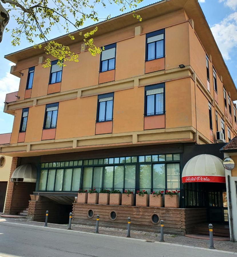 Hotel Perla Massa Lombarda エクステリア 写真