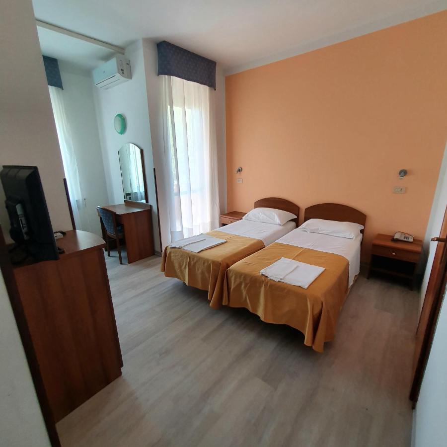 Hotel Perla Massa Lombarda エクステリア 写真