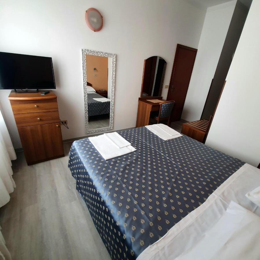 Hotel Perla Massa Lombarda エクステリア 写真