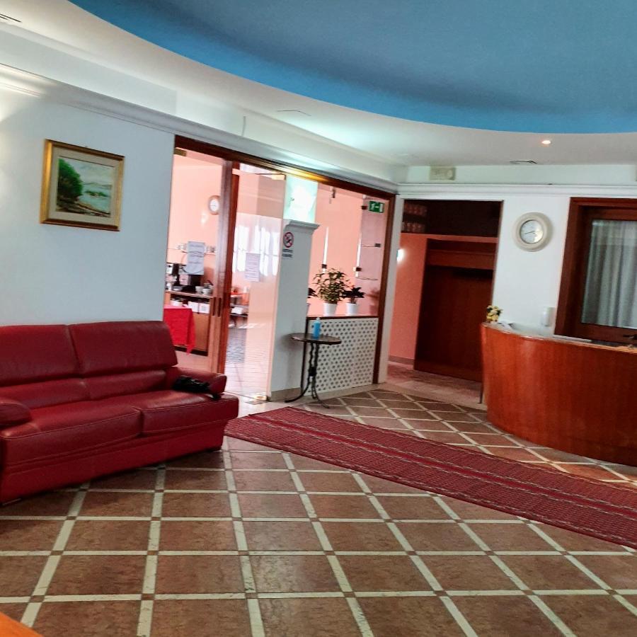Hotel Perla Massa Lombarda エクステリア 写真