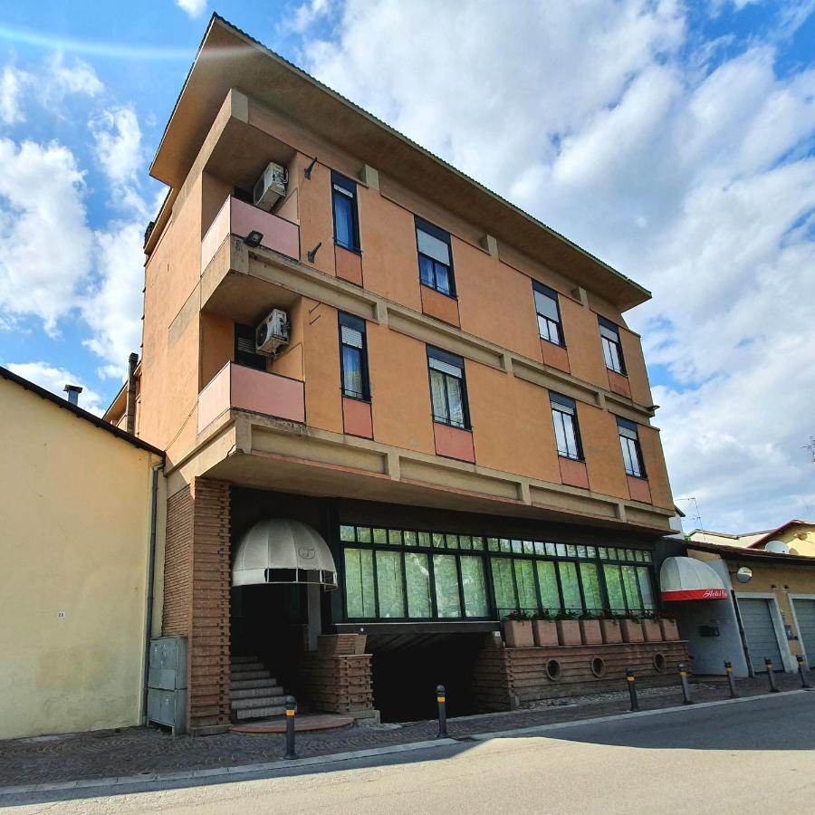 Hotel Perla Massa Lombarda エクステリア 写真