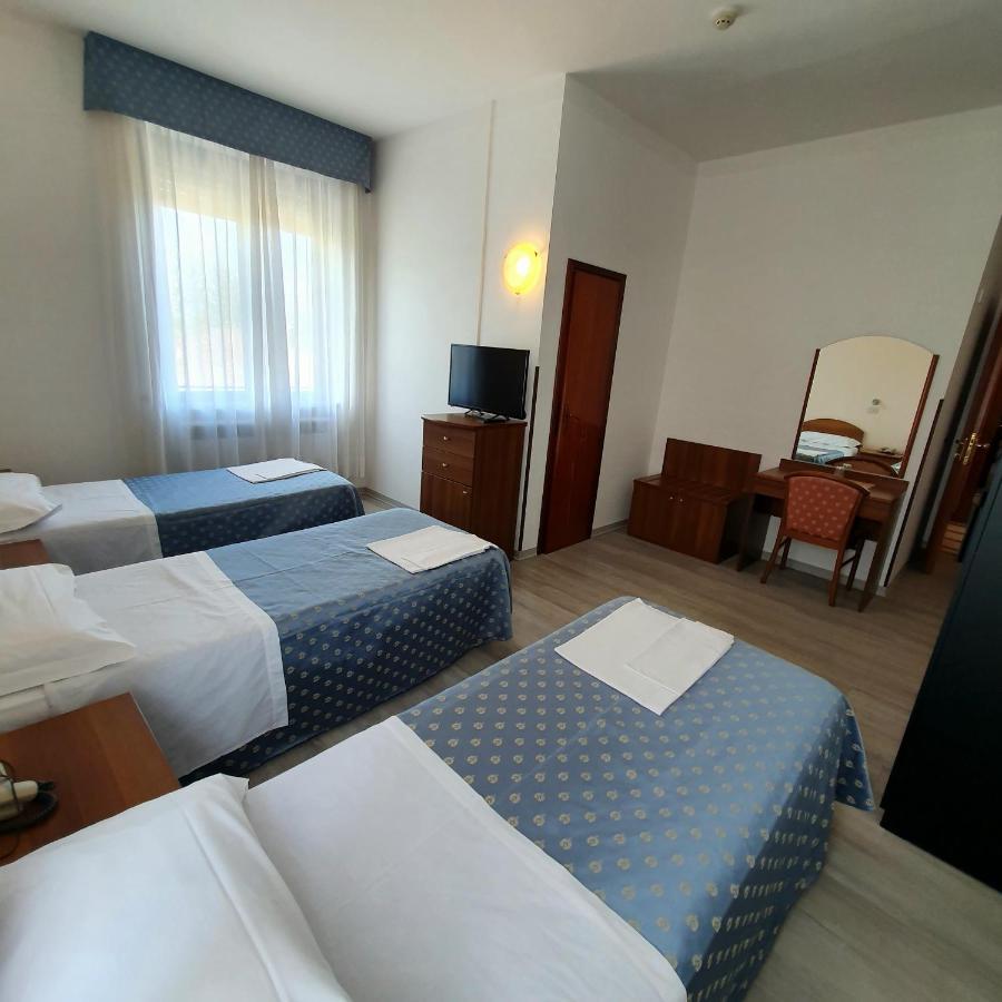 Hotel Perla Massa Lombarda エクステリア 写真