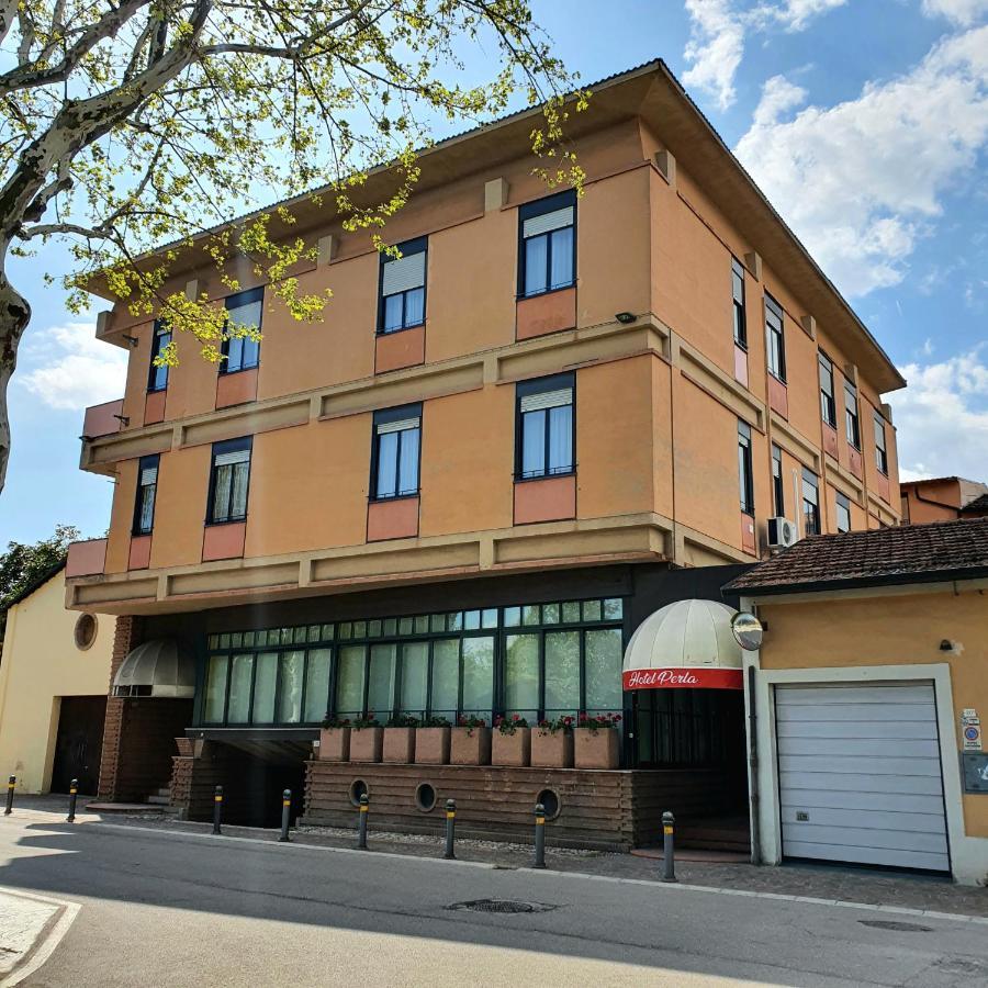 Hotel Perla Massa Lombarda エクステリア 写真
