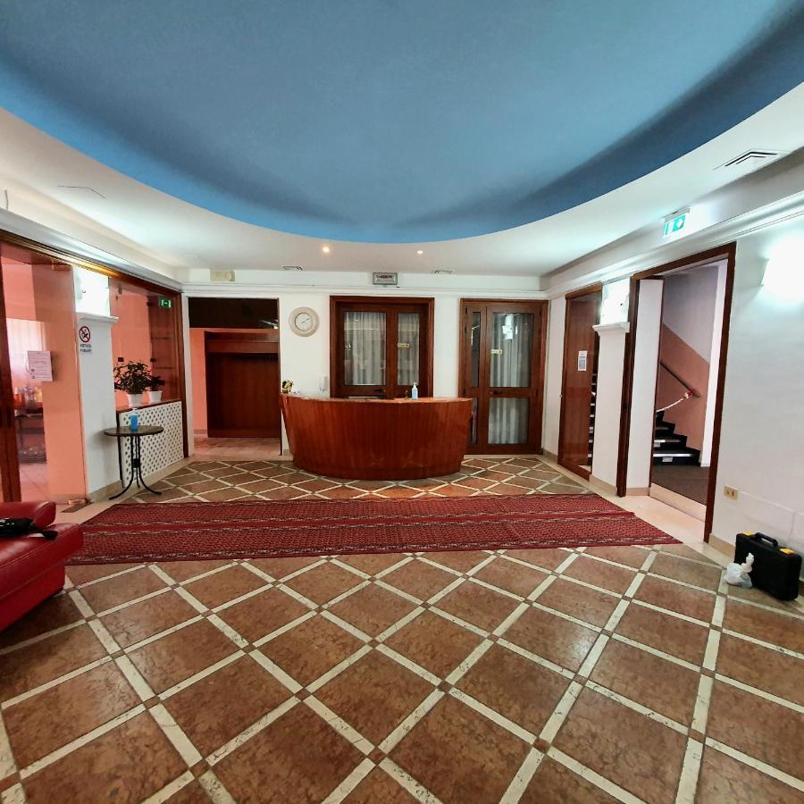 Hotel Perla Massa Lombarda エクステリア 写真