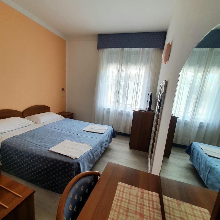 Hotel Perla Massa Lombarda エクステリア 写真