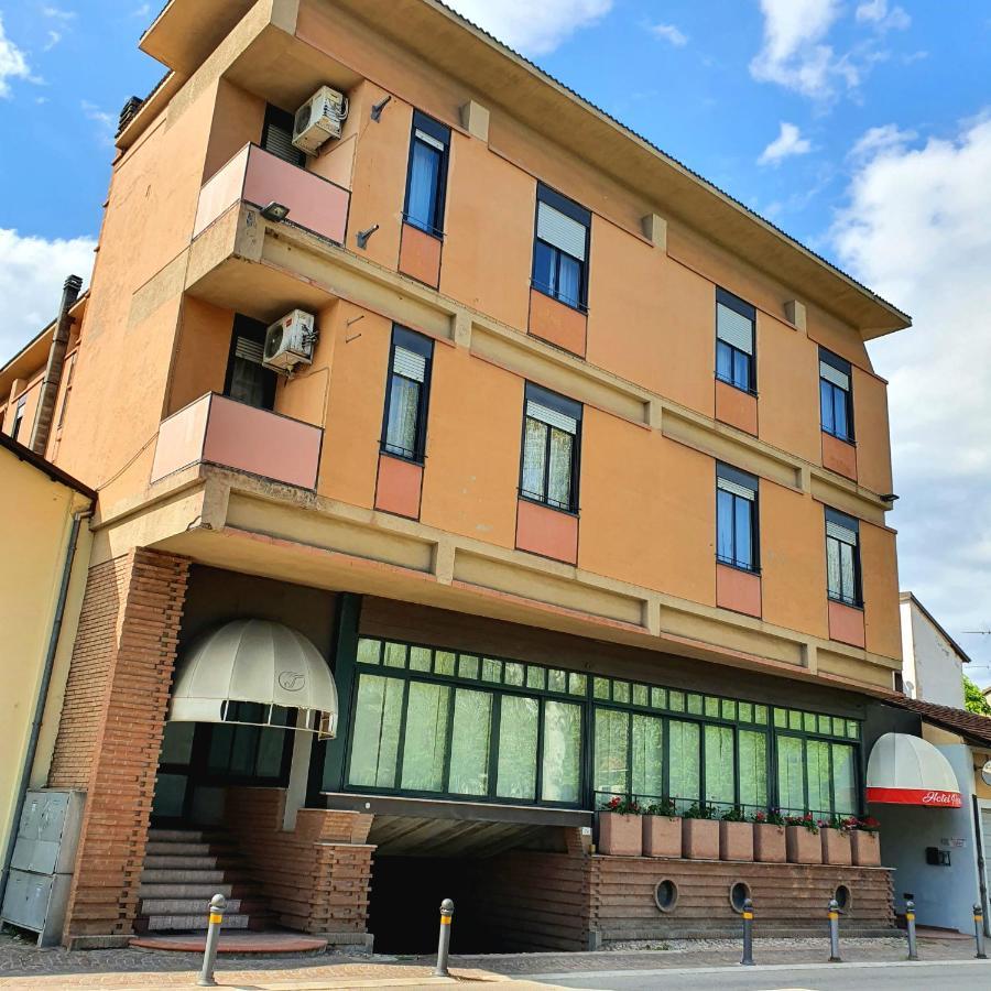 Hotel Perla Massa Lombarda エクステリア 写真