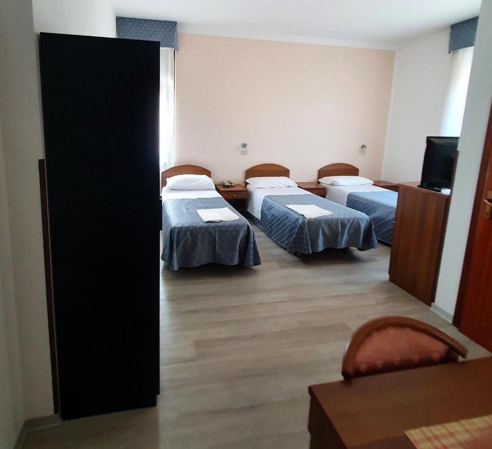 Hotel Perla Massa Lombarda エクステリア 写真