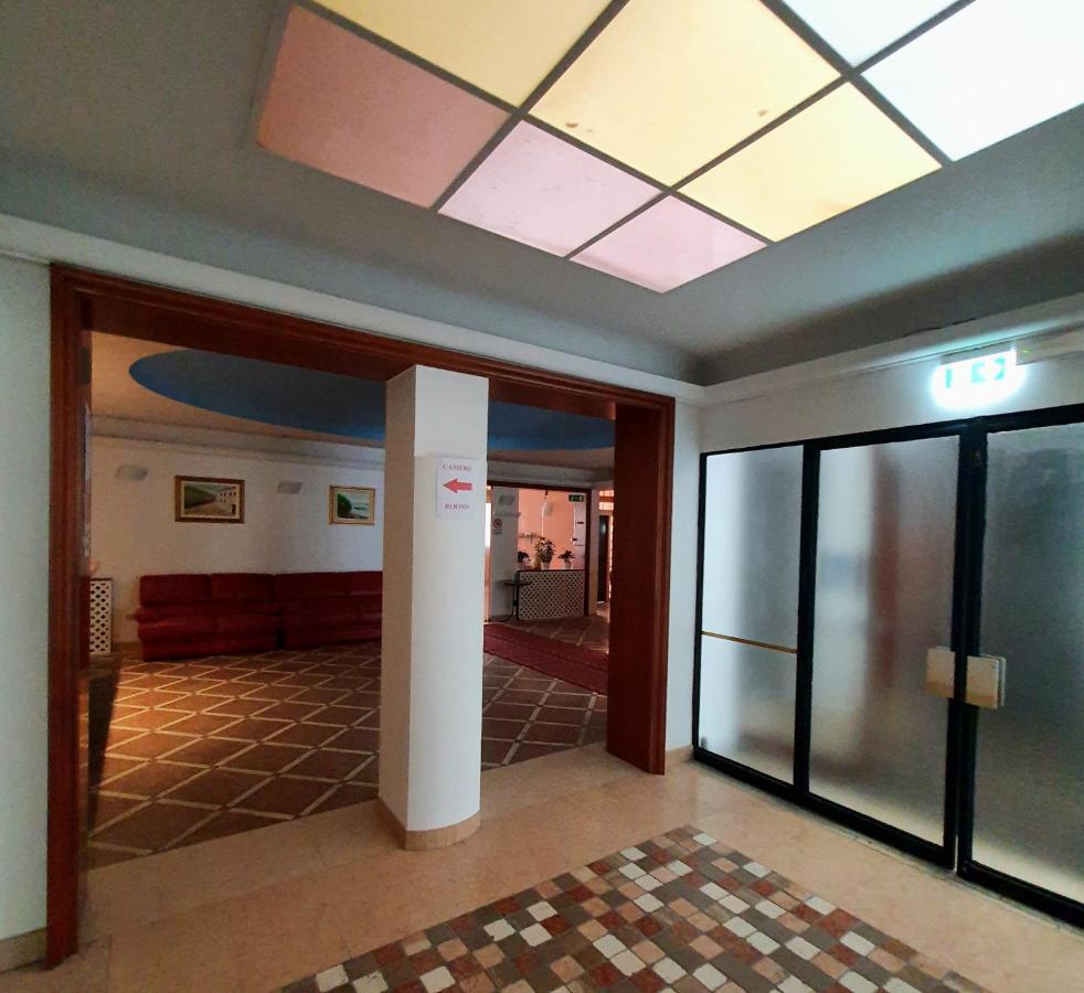 Hotel Perla Massa Lombarda エクステリア 写真