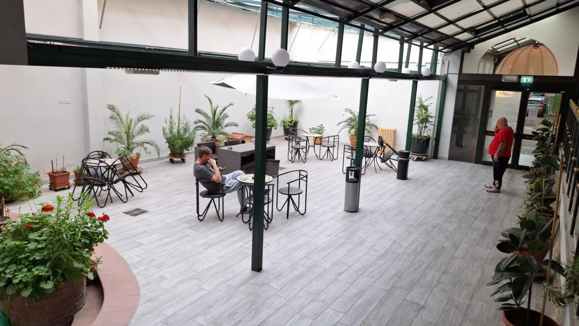 Hotel Perla Massa Lombarda エクステリア 写真