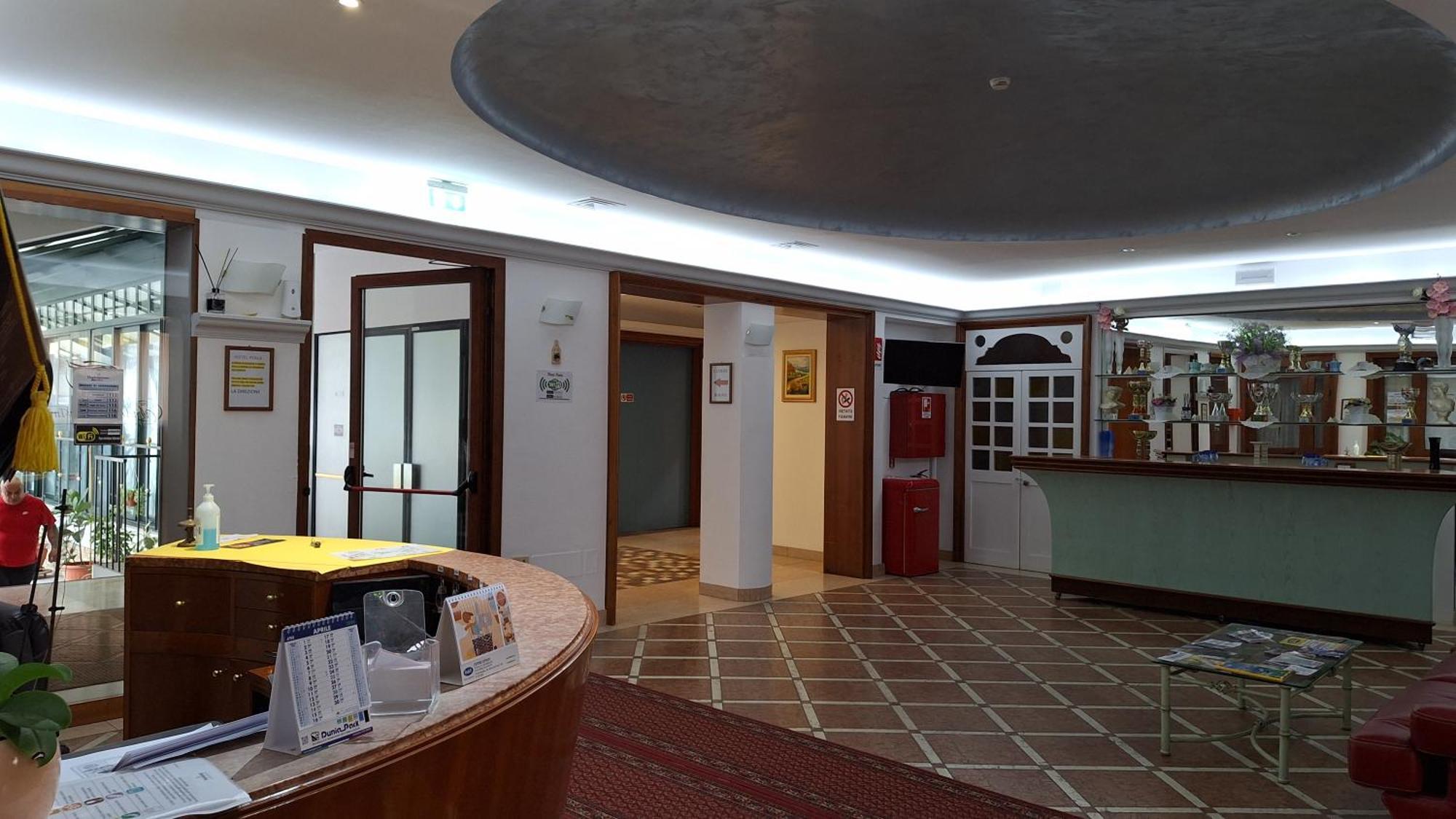 Hotel Perla Massa Lombarda エクステリア 写真