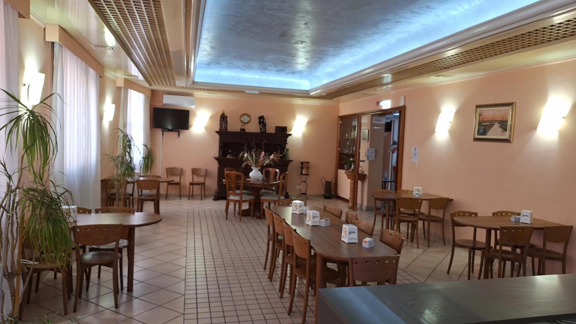 Hotel Perla Massa Lombarda エクステリア 写真